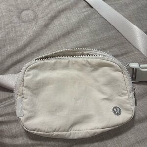 Lululemon Everywhere Cream Belt Bag 1L